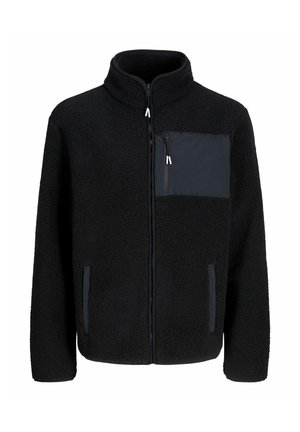 Černá fleecová bunda s vysokým límcem, uzávěrem na zip, náprsní kapsou a bočními kapsami. Obsahuje kontrastní tmavě modrý panel na hrudi.