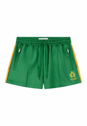 Grüne Sportshorts mit gelben Streifen an den Seiten, elastischem Bund mit Kordelzug, Reißverschlusstaschen und einem gelben Logo am linken Bein.
