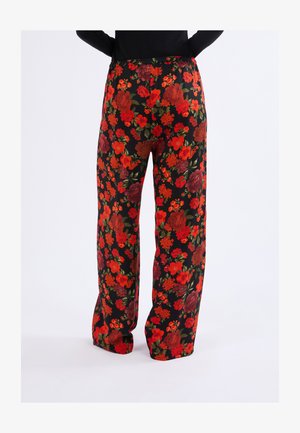 Hosen mit Floralprint, die einen schwarzen Hintergrund mit roten und grünen Blumen zeigen. Aus leichtem Stoff gefertigt, mit einem lockeren Schnitt und einem elastischen Bund.