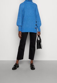 Freequent Stickad tröja - blue