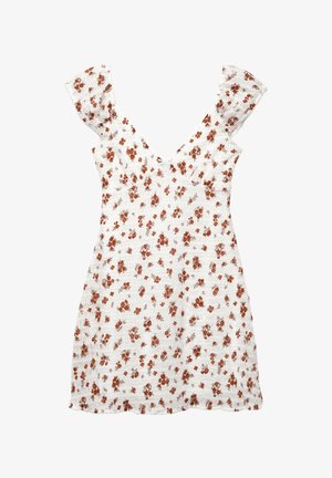 Robe florale blanche avec des fleurs rouge-brun, décolleté en V profond et manches courtes à volants. Présente un motif texturé et un corsage ajusté.