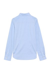 Camicia azzurro chiaro a maniche lunghe con colletto a bottoni, caratterizzata da una texture liscia e una singola cucitura del yoke posteriore. Polsini a bottoni con bottoni bianchi.