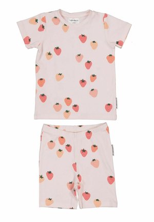 Børnesæt med kortærmet skjorte og shorts med lyserøde og orange jordbærmønstre på lyserødt stof.