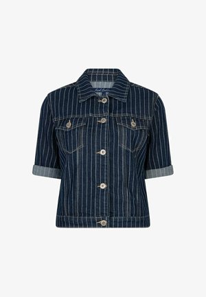 Donkerblauwe spijkerjas met witte verticale krijtstrepen, korte opgerolde mouwen, knoopsluiting aan de voorkant en borstzakken met klep en knopen.