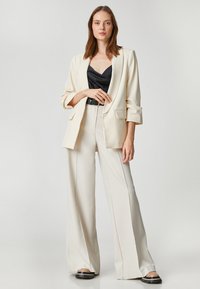 Koton 3/4 SLEEVE POCKET DETAIL - Kort kappa / rock - ecru