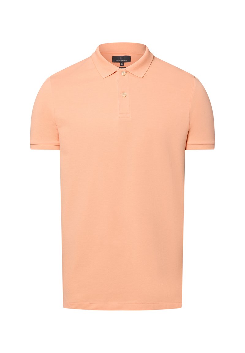 Pfirsichfarbene Poloshirt aus Baumwolle mit Kragen, kurzen Ärmeln und einer zwei-knöpfigen Knopfleiste, die eine dezente Textur aufweist.
