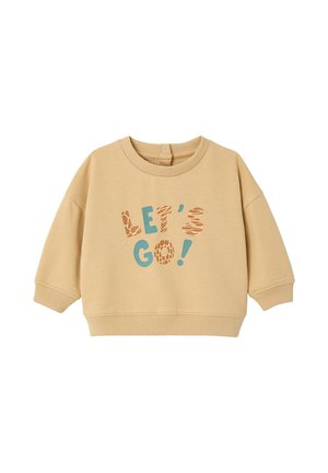 Beiger langärmeliger Pullover für Kleinkinder mit gerippten Bündchen, Druckknopfverschluss auf der Rückseite und "LET'S GO!"-Schriftzug in gemischtem Blau- und Tiermuster-Schriftbild auf der Vorderseite.