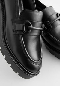 Next Loaferit/pistokkaat - metallic black