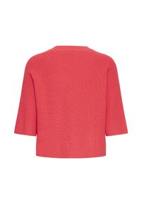 Pull en maille rouge corail avec manches trois-quarts et col rond, présenté de dos sur un fond blanc.