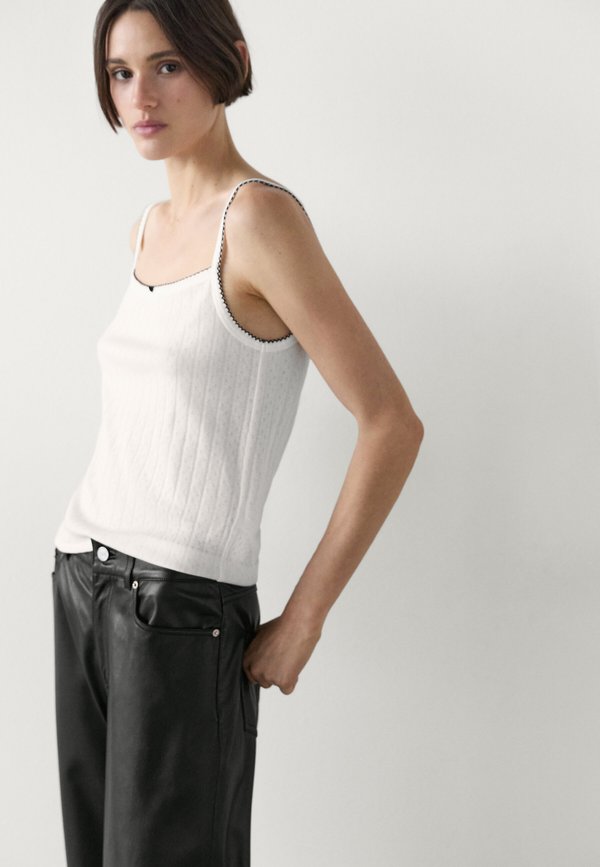 POINTELLE DETAIL  - Top2