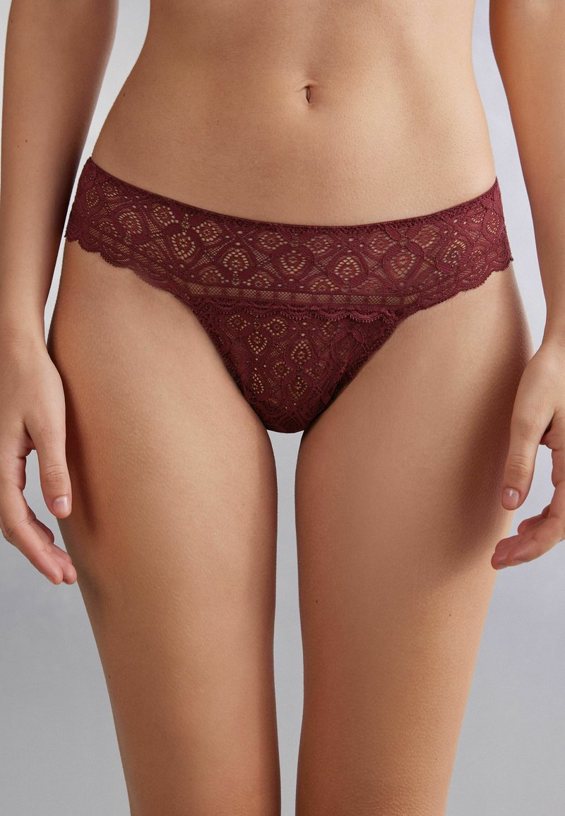 Intimissimi BRASIL - String - bordeaux folk red