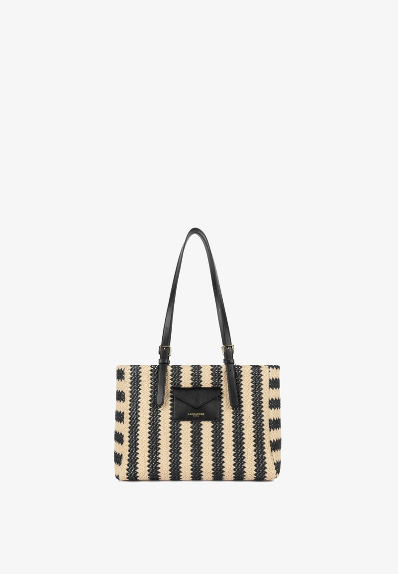 Sac à main tissé beige et noir rayé avec deux poignées en cuir noir et une petite poche avant en cuir noir avec texte doré.