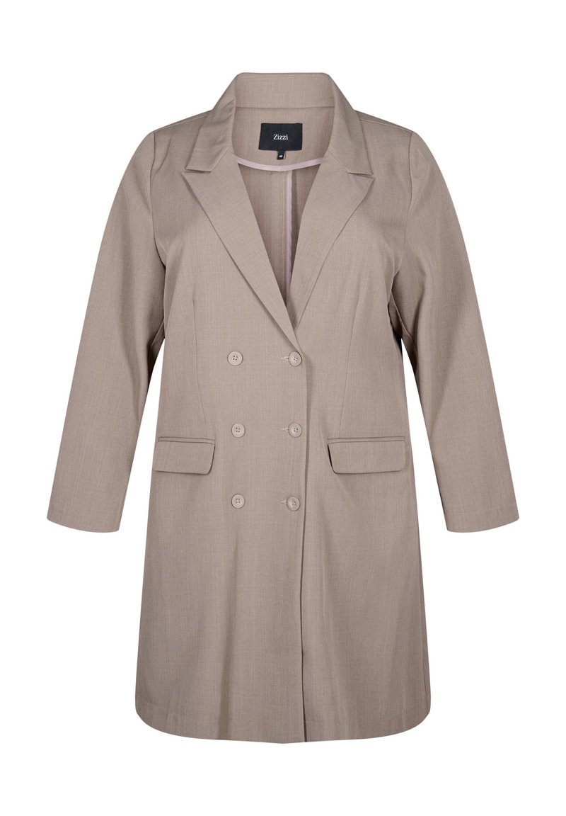 Blazer a medida de color marrón claro con solapa muesca, botones de doble botonadura, dos bolsillos frontales y mangas de longitud media. Tejido texturizado.