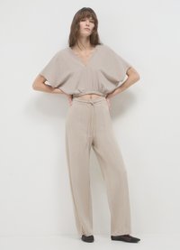 Calliope SCOLLO A V - Camicetta - tortora