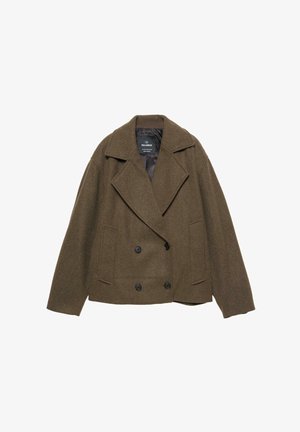 Brun uld-blandet dobbeltbrystet jakke med brede revers, to sidelommer og sorte knapper. Glat indvendig foret. Boksformet snit.