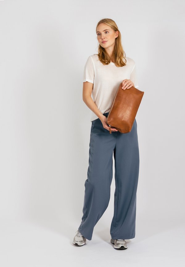 STILLBASIC LARGE TOILETRY BAG - Kosmetiktasche - caramel