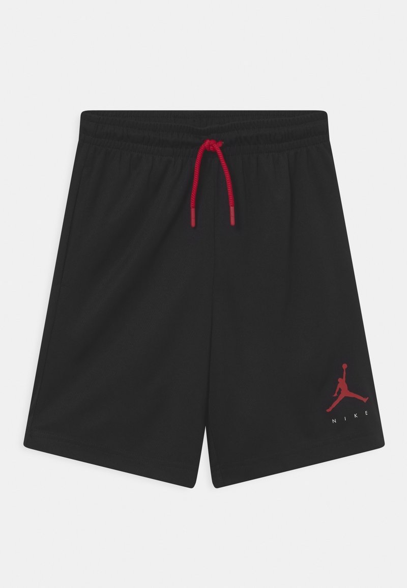 Shorts de sport noirs avec cordon rouge et logo Nike Air Jordan rouge sur le bas de la jambe gauche, taille élastique et poches latérales.