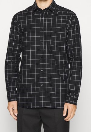 Zwart-wit geblokt overhemd met lange mouwen en een button-down kraag, gemaakt van stof; voorzien van een knoopsluiting aan de voorkant en lange mouwen.