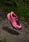 MAFATE 5 - Sapatilhas de trail running - neon rose/black