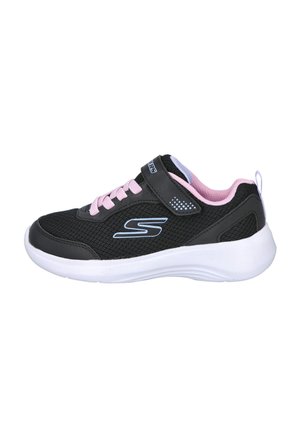 Zapatilla infantil negra y rosa con suela blanca, parte superior de malla, tira de velcro, cordones rosas y un logotipo azul "S" en el lateral.