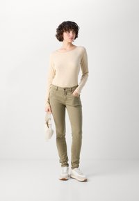 Marc O'Polo LONG SLEEVE BOAT NECK - Topper langermet - dusty field