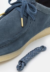 Clarks Originals WALLABEE - Sapatos de atacadores - blue