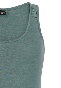 Débardeur vert sans manches avec détail en dentelle sur la bretelle, encolure ronde et étiquette de marque visible à l'intérieur du col.