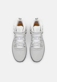 Timberland FIELD TREKKER - Botins de atacadores - light grey