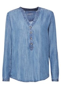 Jasnoniebieska koszula dżinsowa z długimi rękawami, dekoltem w serek i pięcioma metalowymi guzikami z przodu. Gładka tekstura z bocznymi rozcięciami u dołu.