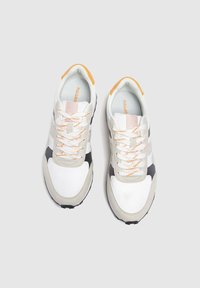 basket blanche pull and bear