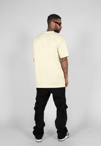 MJ Gonzales MÄNNER WORLDWIDE X HEAVY OVERSIZED - T-Shirt print - softyellow