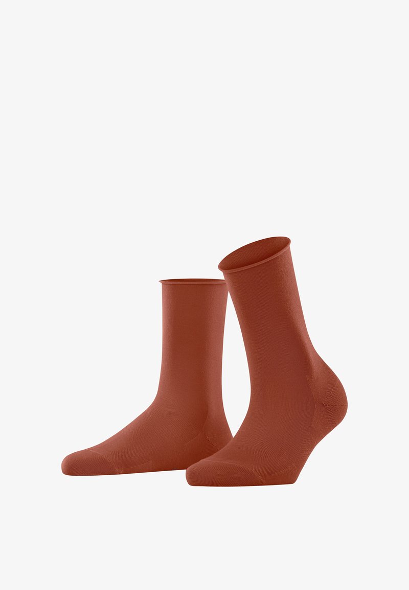 Rust-colored ankle socks with a smooth texture, featuring a simple ribbed cuff and a seamless toe design.