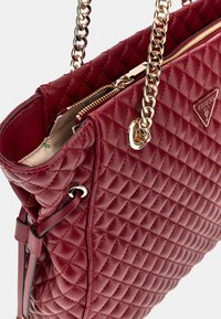 Guess RIANEE - Håndtasker - bordeaux