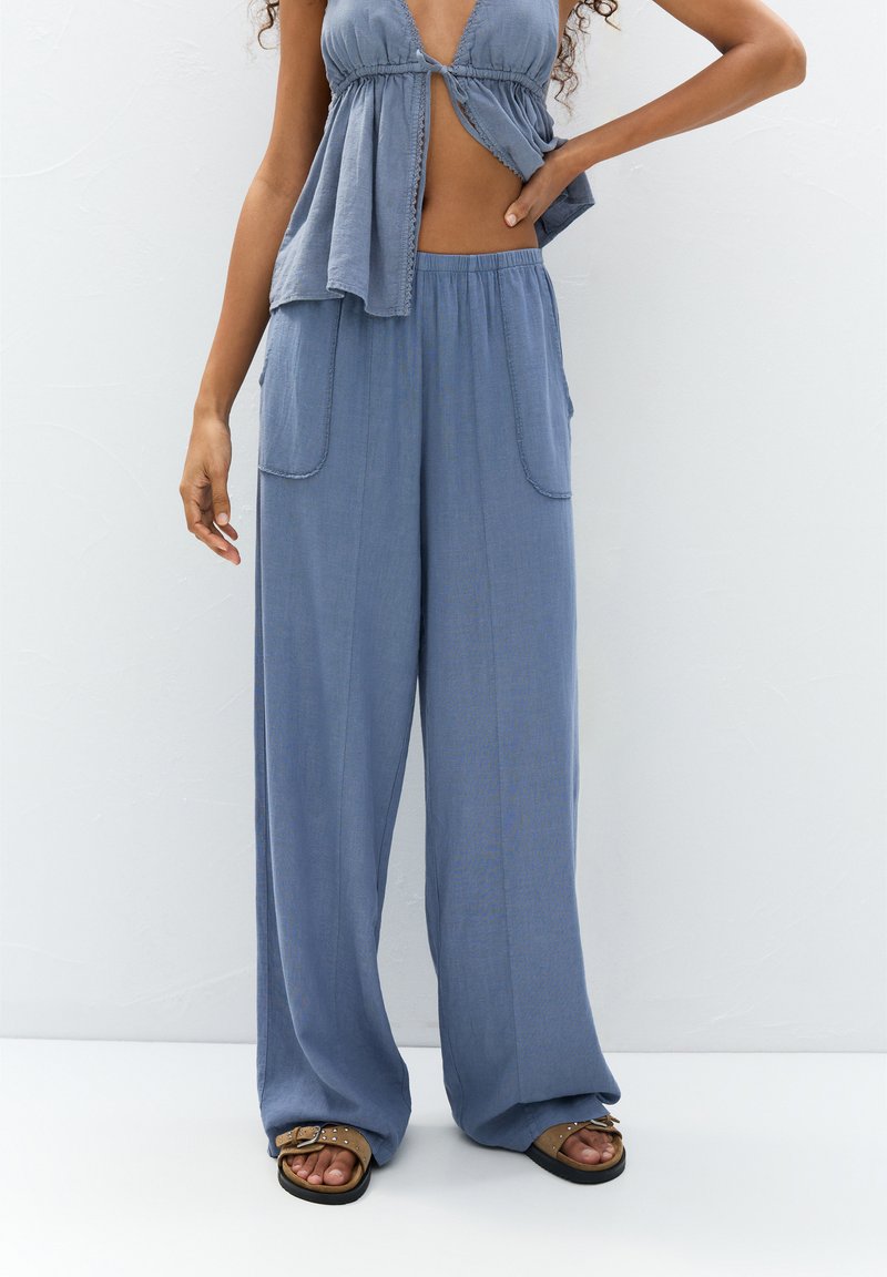 PULL&BEAR - FLOWING PANELLED RUSTIC - Stoffhose - blue denim, Vergrößern
