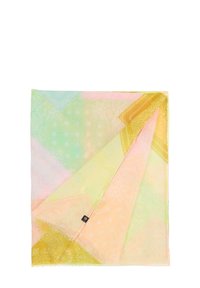 Pastelowy szalik z geometrycznym wzorem z trójkątnymi sekcjami w kolorach żółtym, zielonym, różowym i pomarańczowym. Miękka faktura z frędzlami na brzegach.