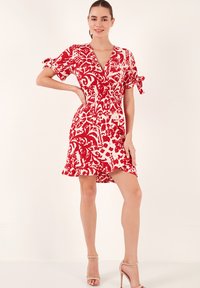 LELA REGULAR FIT - Rochie de zi - bordeaux