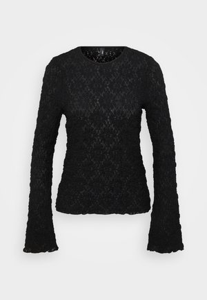 Top negro de encaje de mangas largas con un cuello redondo, patrón floral, tejido texturizado y mangas acampanadas. Detalle de dobladillo con forma de ola en la parte inferior.