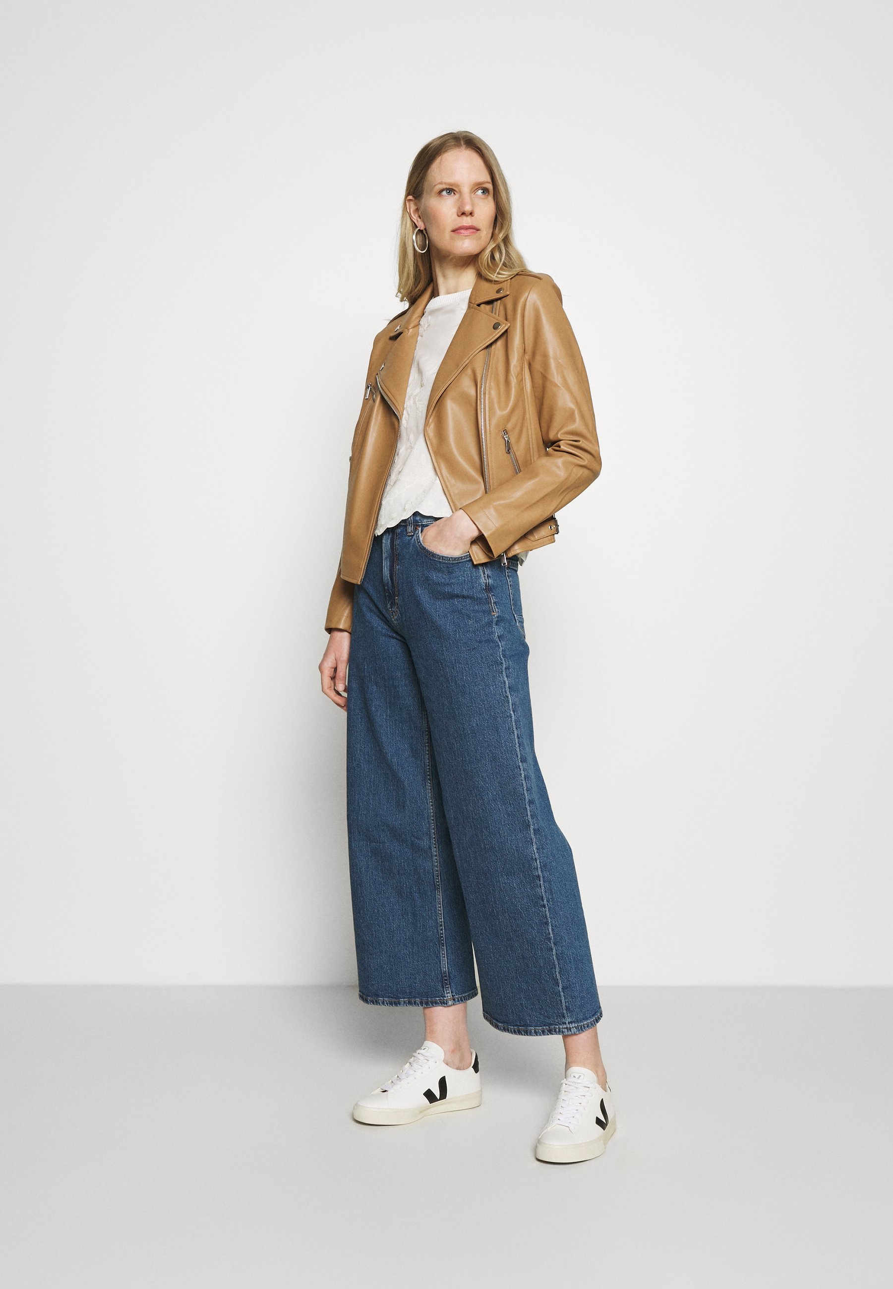 Esprit NEW WIDE LEG - Flared Jeans - blue medium wash/blue denim -  Zalando.de