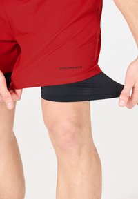 Endurance Dubbla shorts -  urban red