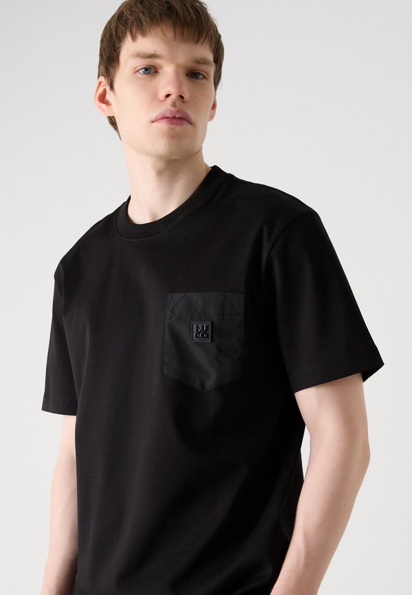 DOMBIRO - Basic T-shirt4