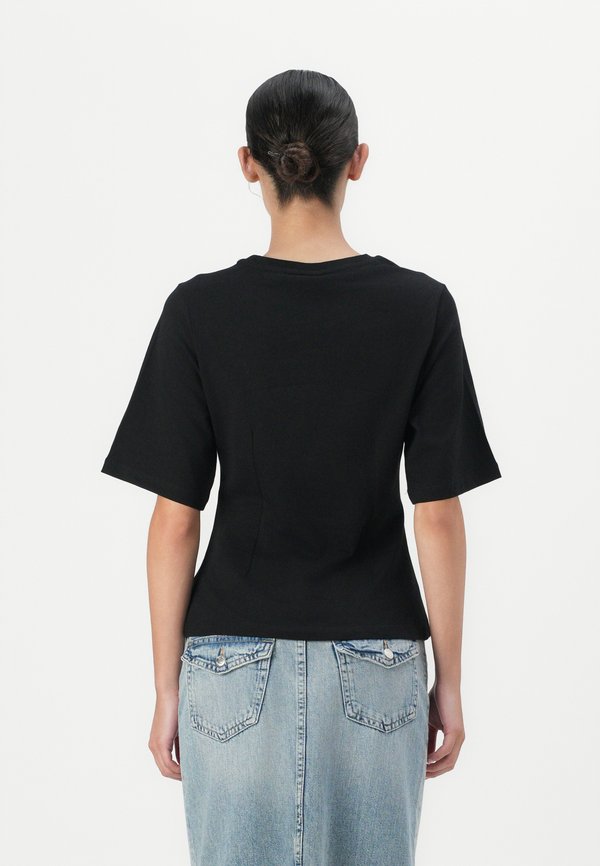 FITTED TEE - Basic T-shirt3