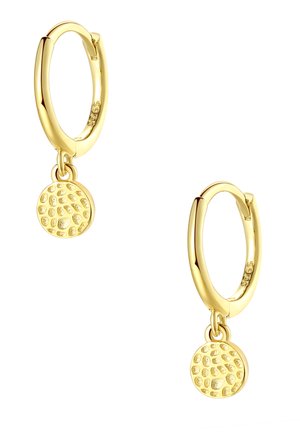 Boucles d'oreilles en or avec des charmes circulaires texturés. Les anneaux sont lisses, tandis que les charmes présentent un motif en creux pour plus de détails.