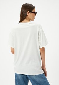 Koton KNOT DETAIL - Camiseta estampada - beige