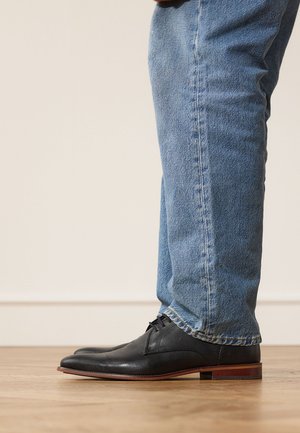 Manfield, Business-Schnürer - black