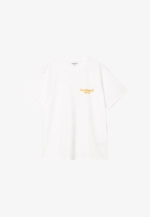 Camiseta de algodón blanca con mangas cortas y corte relajado. Presenta un logo amarillo de "Carhartt WIP" en el lado izquierdo del pecho. Textura suave.