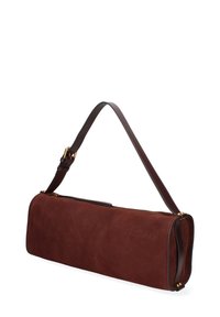 Koffiekleurige suède schoudertas met een lange, rechthoekige vorm. Heeft een leren schouderband en hardware in goudkleur, met een gladde textuur.