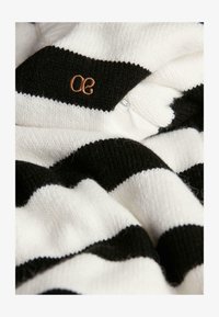 Unausgewählt, white