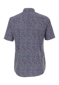 Koszula z krótkim rękawem z kołnierzykiem, granatowe tło i wzór w romby w jasnoniebieskich i pomarańczowych akcentach, materiał z mieszanki bawełny.