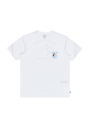 Hvid bomulds T-shirt med et blåt og sort grafisk print på venstre brystlommeområde med tekst og tegneserie-design. Normal pasform.