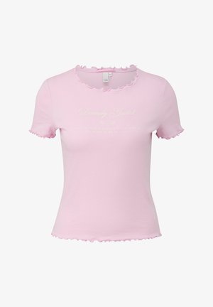 T-shirt rose clair à manches courtes en tissu côtelé avec bordure ondulée et texte blanc "Divinement Guidé" sur la poitrine.